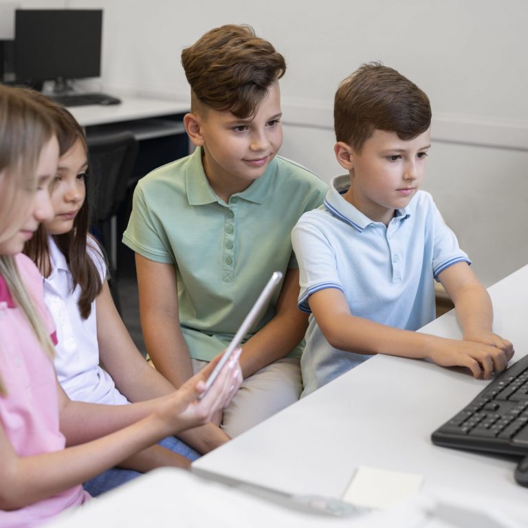 Benefits of Using Technology in Class featured image