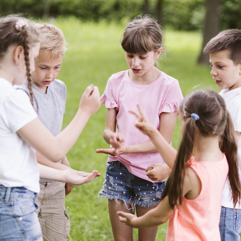 How to Make Friends as a Kid featured image